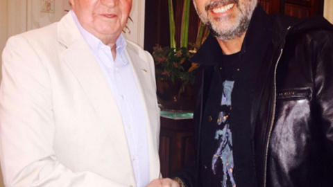 El rey Juan Carlos, con el periodista Jorge Rial en el lujoso hotel Beverly Wilshire de Los Ángeles. INSTAGRAM DE JORGE RIAL