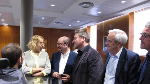 El presidente del Gobierno de Aragón, Javier Lambán, con José Luis Soro (CHA), Patricia Luquin (IU) y Pablo Echenique (Podemos).