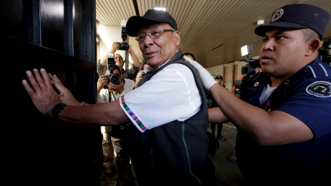 El exoficial Benedicto Lucas García, hermano del fallecido ex presidente Romeo Lucas. REUTERS/Josue Decavele