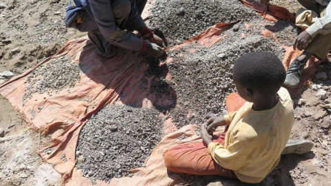 Niño con cobalto en una mina de República Democrática del Congo. AMNISTÍA INTERNACIONAL