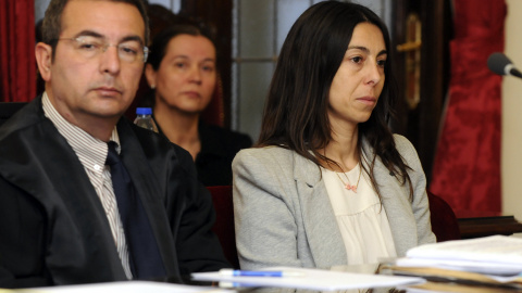 La Policia Nacional, Raquel Gago, y Monserrat González, autora confesa del crimen, durante la declaración de la tercera acusada Triana Martínez, en la segunda jornada del juicio que se celebra en la Audiencia Nacional de León. EFE/J. Casare