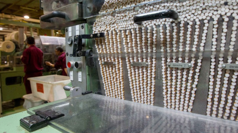 Proceso de fabricación de tabaco en la empresa Altadis en La Rioja. EFE/Raquel Manzanares