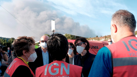 La ministra de Ciencia e Innovación, Diana Morant, visita el puesto de mando avanzado y participa en el comité científico del Plan de Emergencias Volcánicas de Canarias (Pevolca), antes de participar en un encuentro con personal del IGME, I