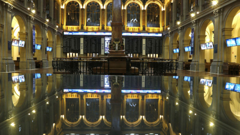 Vista del patio de la Bolsa de Madrid. EFE