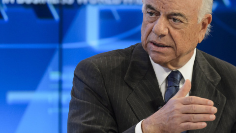 El presidente del BBVA, Francisco González, durante su participación en  una mesa redonda  en el Foro Económico de Davos. EFE/Jean-Christophe Bott