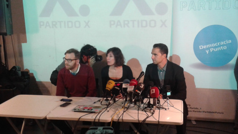 Falciani junto a representantes del Partido X.