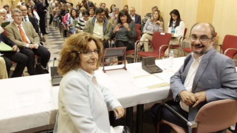 El presidente del Gobierno de Aragón, Javier Lambán, y su consejera de Ciudadanía y Derechos Sociales, Mariví Broto.