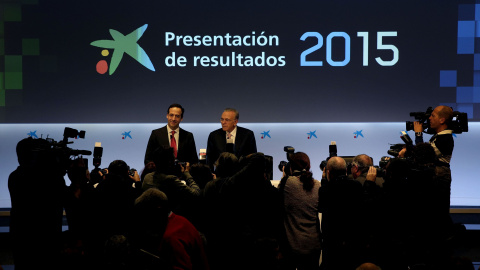 El consejero delegado de CaixaBank, Gonzalo Gortázar y el presidente de la entidad, Isidre Fainé, en la presentacion de los resultados anuales. REUTERS