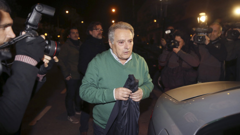 El expresidente de la Diputación de Valencia, Alfonso Rus, a su salida de la ciudad de la justicia de Valencia tras quedar en libertad provisional con fianza de responsabilidad civil de dos millones de euros por el caso Imelsa. EFE/Manuel B