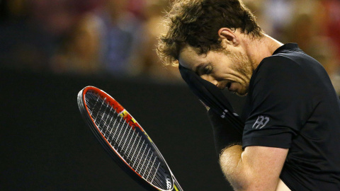 El británico Andy Murray, durante la final del Open de Australia contra el serbio Novak Djokovic. REUTERS/Thomas Peter