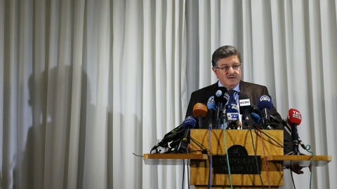 Rueda de prensa de Salim al-Muslat, portavoz de la Comisión Suprema para las Negociaciones (HNC, según sus siglas en inglés), el principal grupo de la oposición siria en las conversaciones de paz en Ginebra. REUTERS/Denis Balibouse