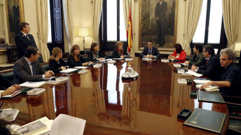 El presidente de la Cámara Baja, Patxi López, preside la primera reunión de la Mesa del Congreso de la XI legislatura. EFE/J.J. Guillén