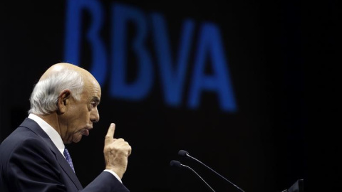 El presidente del BBVA,Francísco Gonzalez, durante la rueda de prensa que ofreció en la sede central del banco para presentar los resultado de la entidad en 2015. / JAVIER LIZÓN (EFE)