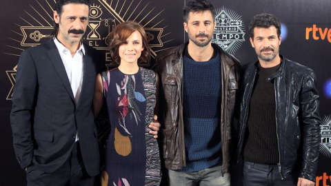 Los actores Nacho Fresneda, Aura Garrido, Rodolfo Sancho y Hugo Silva, durante la presentación en Matadero de la segunda temporada de la serie de televisión "El Ministerio del tiempo". /EFE