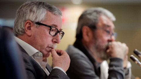 El secretario general de CCOO, Ignacio Fernández Toxo, junto al líder de UGT, Cándido Méndez. / EMILIO NARANJO (EFE)