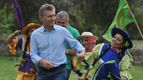 Fotografía cedida por Presidencia del mandatario argentino, Mauricio Macri (c), EFE