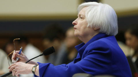 La presidenta de la Reserva Federal, Janet Yellen, durante su intervención ante el Comité de Servicios Financieros de la Cámara de Representantes del Congreso para presentar su informe semestral. REUTERS/Gary Cameron