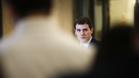 El líder de Ciudadanos, Albert Rivera, en su comparecencia ante los periodistas tras su reunión con el presidente del Gobierno en funciones, Mariano Rajoy. REUTERS/Susana Vera