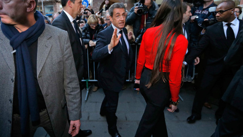 El expresidnete francés, Nicolás Sarkozy, llega para una firma de ejemplares de su último libro en París. REUTERS