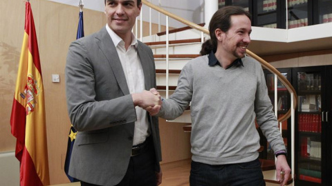 El secretario general de Podemos, Pablo Iglesias, y el líder del PSOE, Pedro Sánchez. EUROPA PRESS