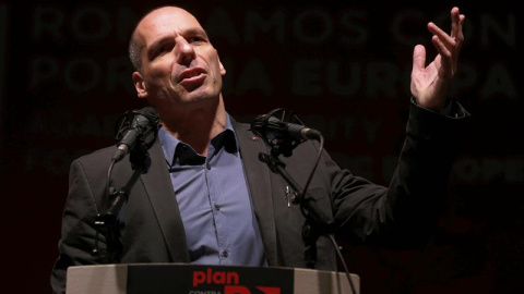 Varoufakis agradece a los españoles que no creyeran las "mentiras" de Rajoy y Guindos. /EFE