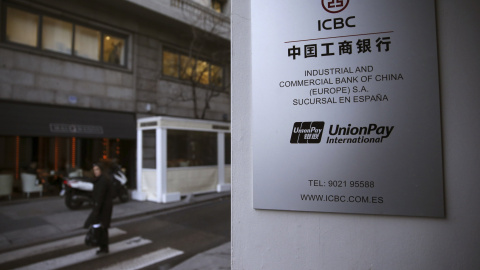 Sede en Madrid del Comercial Bank of China (ICBC), la mayor entidad financiera del gigante asiático, esta mañana, donde el miércoles la Unidad Central Operativa (UCO) de la Guardia Civil realizó un exhaustivo registro, en una operación cont