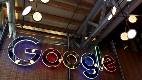 Logo Google. REUTERS/Peter Power