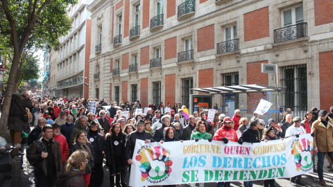 Las Mareas Ciudadanas han reunido a un millar de personas que han marchado en Madrid en defensa de los derechos ciudadanos. LORENA CALLE ESCRIBANO