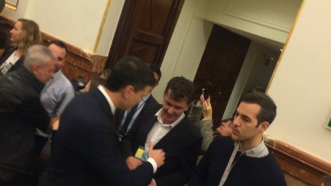 Pedro Sánchez a su salida de la sesión de investidura en el Congreso de los Diputados