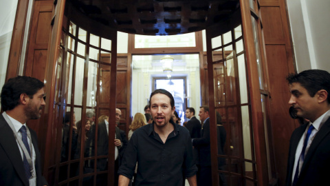 El líder de Podemos, Pablo Iglesias, a su llegada al hemiciclo del Congreso, antes de la sesión de investidura.- REUTERS