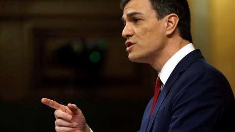 Pedro Sánchez, líder del PSOE, en su intervención durante la segunda jornada de la investidura. EFE/Chema Moya