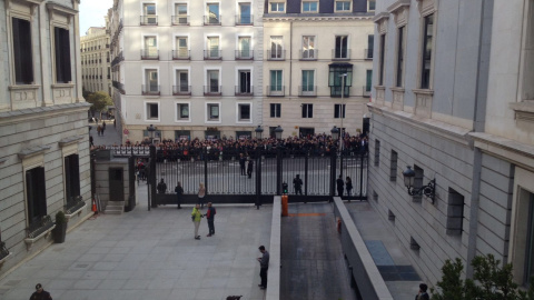 Imagen de la calle Carrera de San Jerónimo, frente a las puertas de Congreso.- J.A.Blay