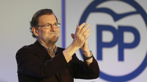 El presidente del PP y del Gobierno en funciones, Mariano Rajoy, durante su intervención en la clausura de un acto con alcaldes y afiliados del partido en Salamanca./ EFE