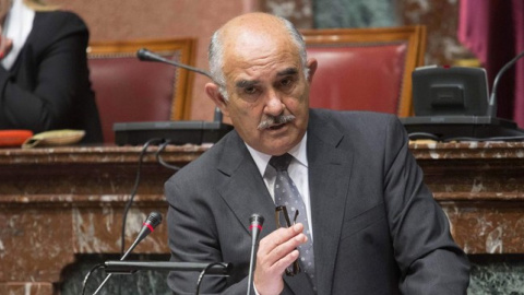 Alberto Garre durante un discurso en el Parlamento murciano. / EFE (ARCHIVO)