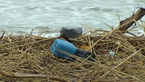 El reto de rehabilitar las playas destrozadas por el temporal antes del inicio de la Semana Santa