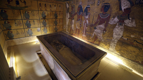 El interior de la cámara funeraria de Tutankamón, en el Valle de los Reyes de Luxor (Egipto). EFE/Str