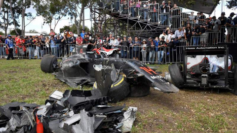 Así quedó el coche de Fernando Alonso tras el accidente. / EFE