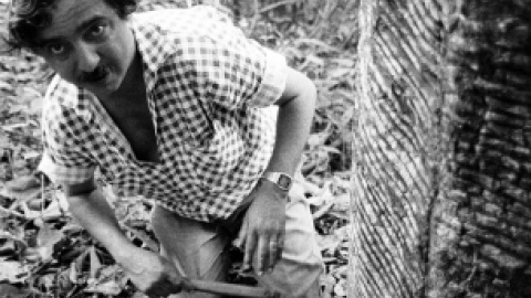 Chico Mendes, fotografiado en la Amazonía días antes e su asesinato.