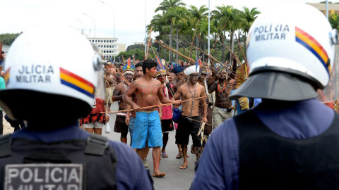 Protesta de comunidades indígenas en Brasilia para reivindicar sus derechos. EVARISTO SA (AFP)