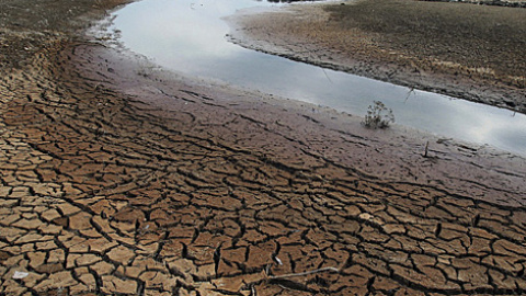 España afrontará sequías más intensas y duraderas. Reserva de agua en Cespedosa, Salamanca. Archivo EFE