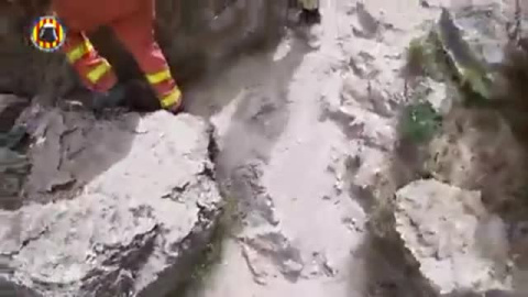 Bomberos y Guardia Civil de Valencia se emplean a fondo para sacar de apuros a algunos aficionados a la naturaleza