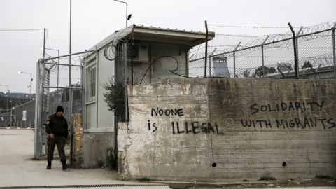 El centro de registro de refugiados de Moria, en Lesbos, Grecia, convertido prácticamente en un campo de detención de refugiados.- REUTERS/Alkis Konstantinid