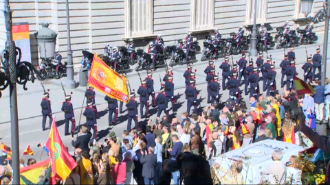 Abucheos al Gobierno y vivas al Rey en un atípico 12-O