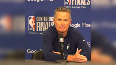 El entrenador de la NBA, Steve Kerr, tras el tiroteo de Texas: "¿Cuándo vamos a hacer algo?"