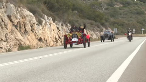 Viaje al pasado con la celebración del Rally de Coches de Época de Barcelona