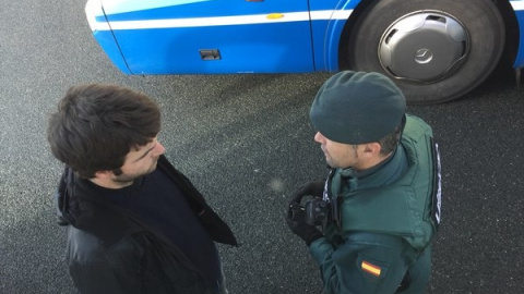 Un control de la Guardia Civil durante la celebración del Aberri Eguna. / @rsanturtzi