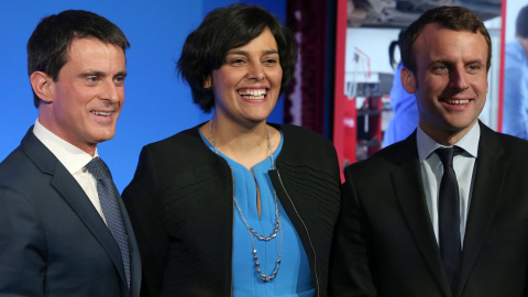 El primer ministro francés, Manuel Valls (izq); la ministra de Trabajo, Myriam El Khomri (C) y el ministro de Economía, Emmanuel Macron, tras una conferencia de prensa para dar a conocer el proyecto de reforma laboral.- REUTERS / Charles Pl