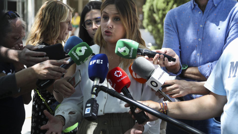 Rapapolvo de Alejandra Jacinto a Ayuso: "Censurar libros no sé si es propio de malcriadas, lo que no es propio es de demócratas"