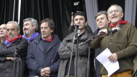 Demetrio Madrid, primero por la derecha, en Villalar de los Comuneros.