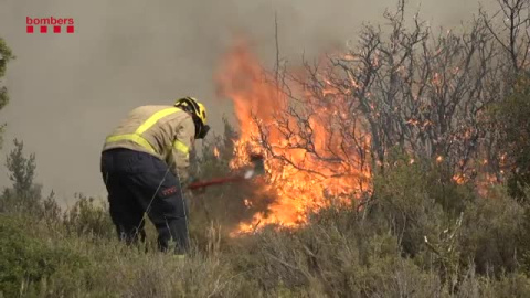 Continúan descontrolados los dos incendios originados en Lleida